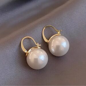 Elegant Gold Pearl Earrings
